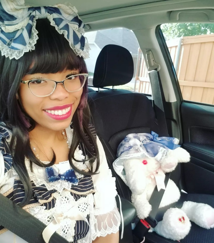 Usakumyachan did well their first driving lesson! Looking forward to teaching them how to drift 💖🐰

🚗
🚕
🚙

#usakumya #headbow #egl #driver #driversed #bunny #stuffedanimals #otomefashion #girlism #lookbows #glish #saxonblue #humor #blacklolitacommunity #kawaiiblackgirls …