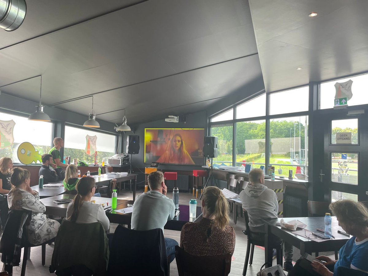 Vandaag de eerste lesdag van de leerlijn BIOR bij <a href="/scstadspark/">sc Stadspark</a>. Jeroen, Ezra, Jessica, Magda en Mieke gingen aan de slag met 17 enthousiaste deelnemers. Het werd een inspirerende en geslaagde dag! #levenlangleren