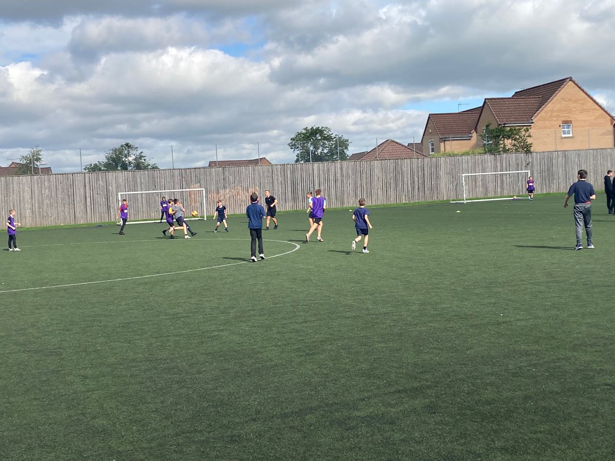 cmair_92's tweet photo. Was great to start back our School of Football programme at @JPAcademyPE
Very good turnout from S1 boys and girls as part of the selection process 👍⚽
#tacklinginequalities
#personfirstplayersecond https://t.co/74QBnrc2LP