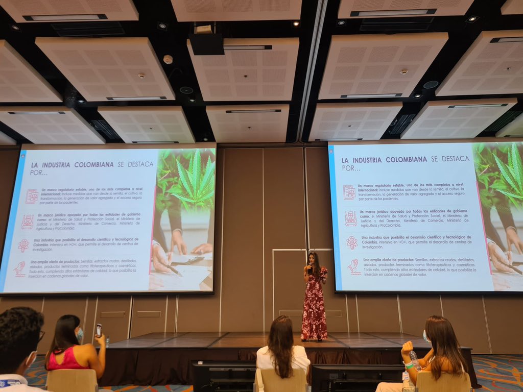LoreCastroD's tweet photo. @PROCOLOMBIACO en ExpoCannaBiz #cartagena. 
Información de los procesos exportación y trabajo por la diversificación de exportaciones de #colombia https://t.co/gCqs5mBB0K