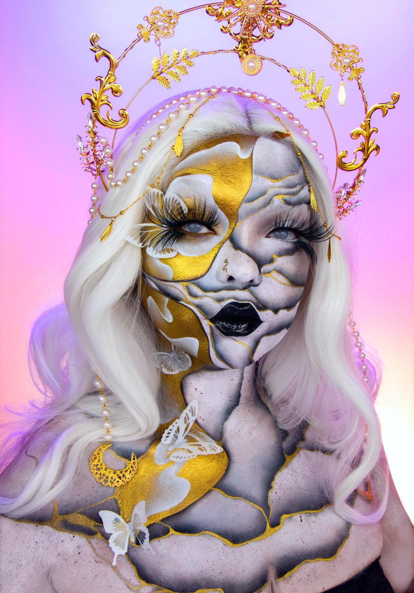 mua_agapi's tweet photo. IB: @bryan.Mua @ellis_atlantis 

@colourpopcosmetics 
FACE/EYES:
Stone cold
Creme cel liner (wildcat)
LIPS:
So juicy ( Princes cut @sugarpill 
EYES/FACE:
Taco
Loose eyeshadow ( Goldilux ) mixt with Mixing liquid 
@ABHcosmetics @norvina 
FACE:
Loose setting powder ( Translucent ) https://t.co/zw46G1GWo4