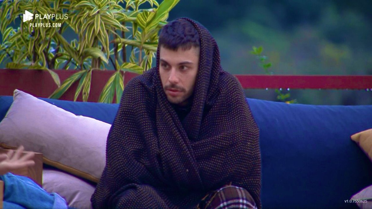 guiaraujo13's tweet photo. Será que está frio na fazendinha? 🥶 #TeamGui #AFazenda13 https://t.co/YGHJrKWHD6