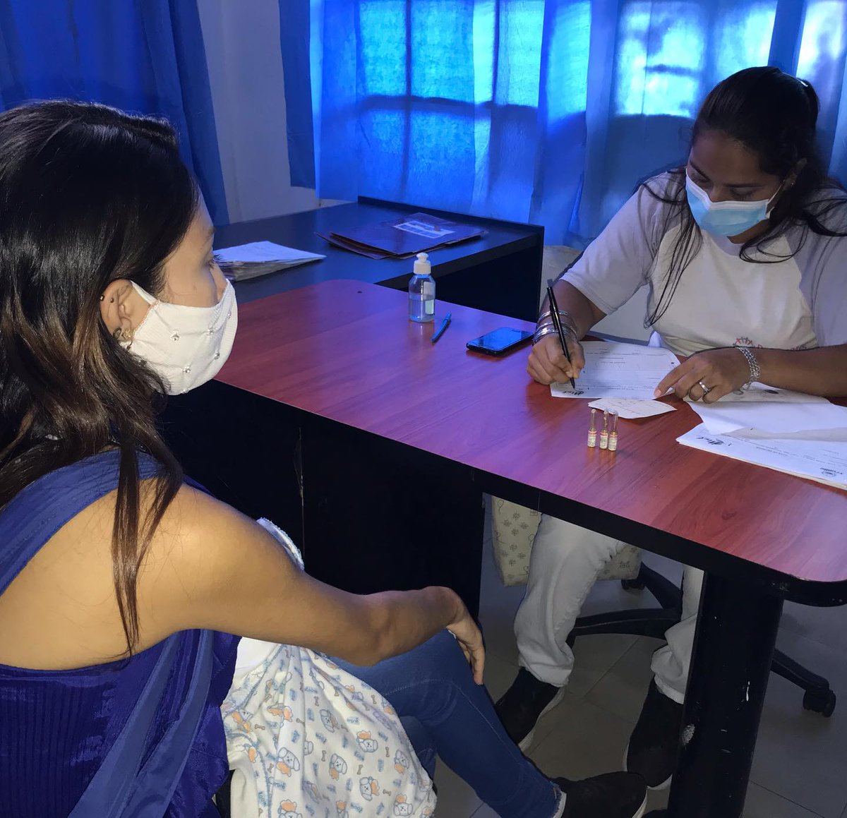 imettru's tweet photo. Trabajamos en pro de la salud en las familias trujillanas, tal y como lo dijo el gobernador del Estado @RangelSilva4F  “Atendemos al más vulnerable” y lo demostramos en nuestra institución con entrega de medicamentos al pueblo, gracias a la Dra @ajacquep @AleidaPerezz https://t.co/nR6q1GqDVH