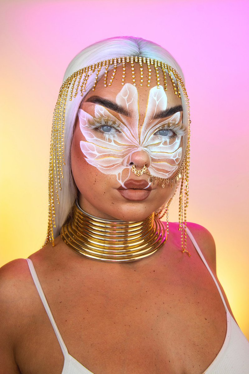 mua_agapi's tweet photo. @makeupamurder
FACE/BODY:
Mustard Gas (MATTE) @milkmakeup 
Hydro grip primer 
Cooling water @plouise_makeup_academy EYES: 
Rumour 0.5, 03, RE-white
LIPS: Solo nude @ABHcosmetics @norvina
BROWS:
Brow Freeze, Brow Pen - Granite
FACE:
Lumminous foundation
Highlighter ( amrezy ) https://t.co/FK7KzYrB6B