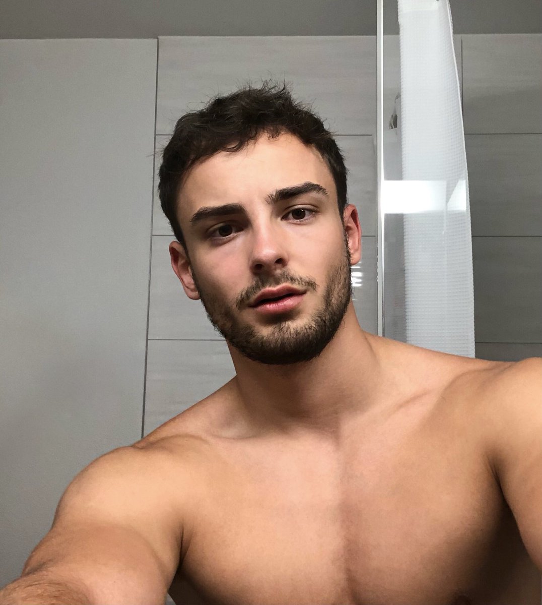 neb_net's tweet photo. bathroom selfie the sequel 🧼 https://t.co/QZtSQqjMTZ