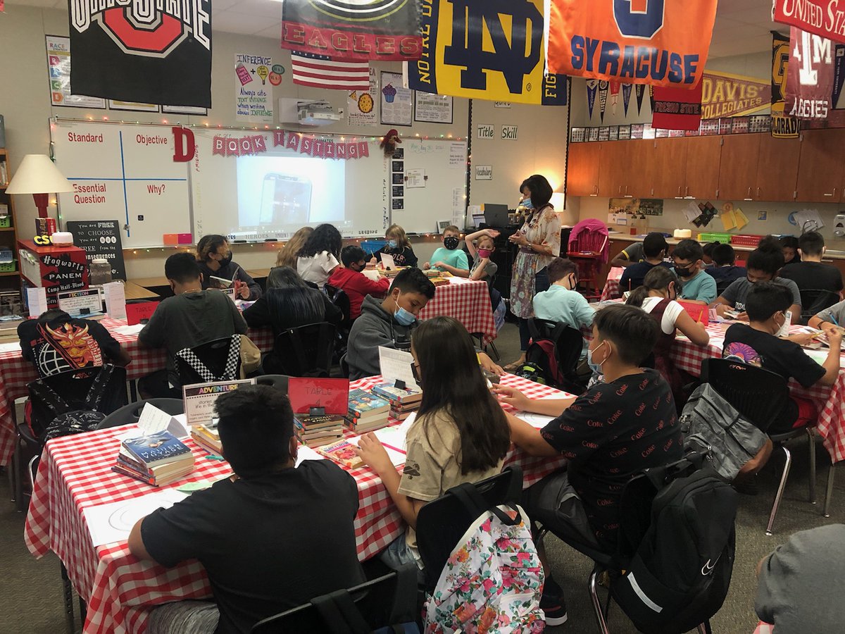 Cheese tastings, dessert tastings....what about #booktastings? Lum Elementary's Ms. Davis recently held a “Book Tasting” for students to allow them to sample a variety of good reads. How fun!

What book would you recommend at a book tasting?

#LumElementary #LumLions #Books
