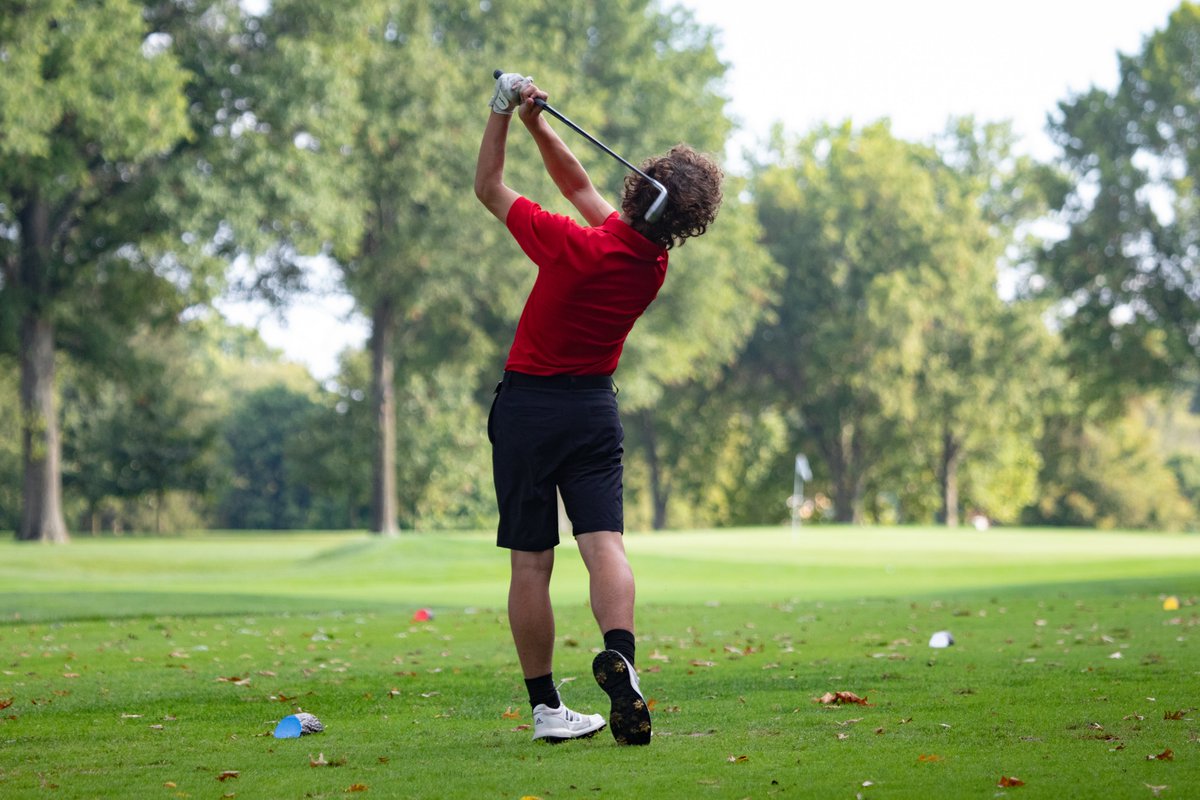 JV dropped a dual match with St. Xavier this afternoon @ClovernookCC.  Sophomore Aidan Feeley & freshman Colin Birck led the team with low scores (49) on the day.  Tyler Osterman, Dhruv Patel, Brodie McGuane and Alex Fenty rounded out the Lancer squad.
@LS_LancerATH @LaSallePride