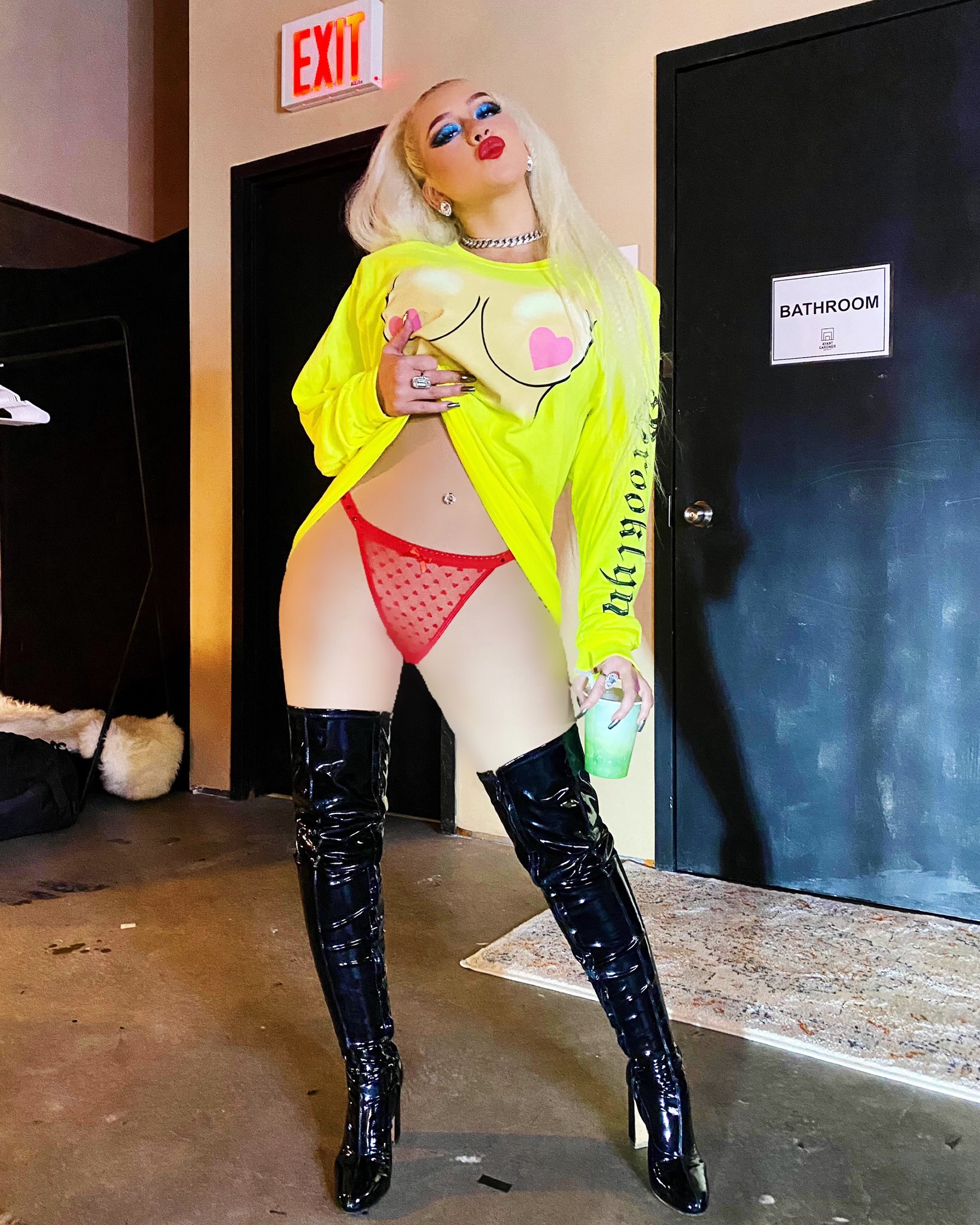 The Leaked Christina Aguilera Video: A Viral Sensation - pvnyo8m