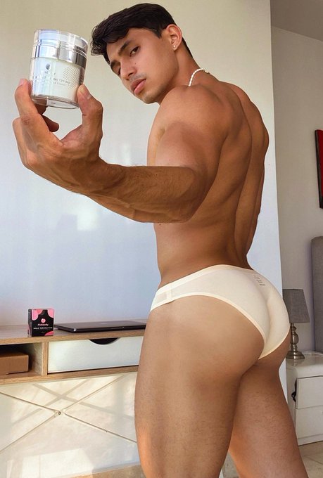 I can teach you a couple thing 😈  Onlyfans 20% OFF 💦  https://t.co/OohhAogG7D https://t.co/npLZOE8AA