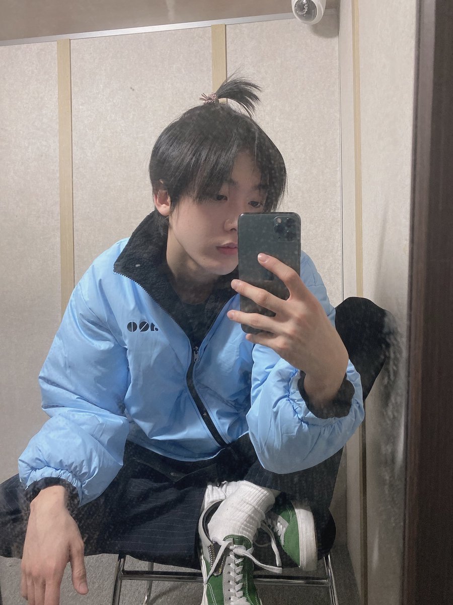 hourlysanha's tweet photo. SELCA BATTLE ⚔️

reigning champ 
apple sanha         vs        orange sanha https://t.co/BQ1zRtvFq1