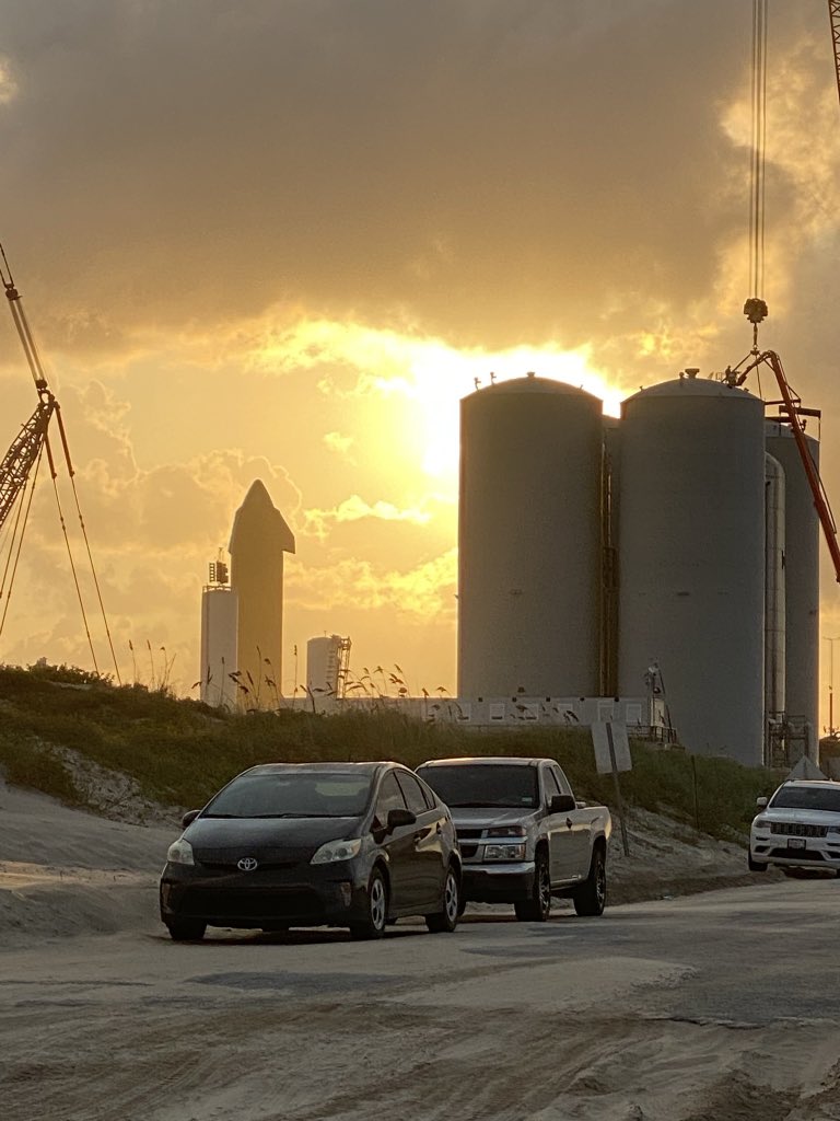EliBurton_'s tweet photo. SpaceX really is building starships on the beach. You must visit if you can. It’s an incredible experience https://t.co/erKURQRGwd