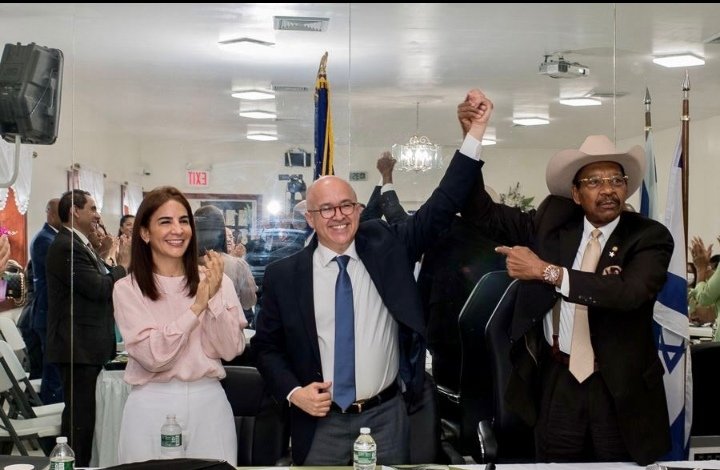 Misael09659634's tweet photo. “Apoyamos a Francisco @DominguezBrito porque es una reserva de moral, es el ejemplo para todos los dominicanos de como conducir una vida plena y exitosa a beneficio de todos los demás” Dr. Yomare Polanco. 

#Francisco #Franqueza #FDB #FDB2024 
#FranciscoEnUSA #USAconFrancisco https://t.co/DW2tCyeEaW