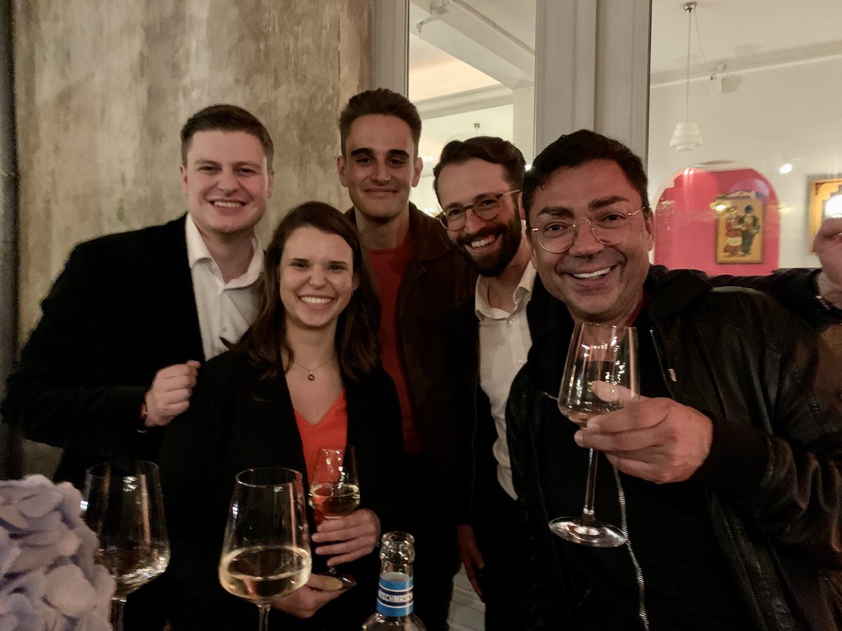 Politisches Get-together by <a href="/METRO_Politics/">METRO Public Policy</a> in Berlin #vizeFreitag #MitteMeetings - thx <a href="/follow_Bollow/">Ivonne Bollow</a>  <a href="/Mohrenpost/">Carline Mohr</a> <a href="/sven_liebert/">Sven Liebert</a> 👏