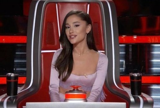 moodsbutera's tweet photo. eu e minha casa servimos a ariana grande de cabelo solto 🛐 https://t.co/4LKO5ISnKp