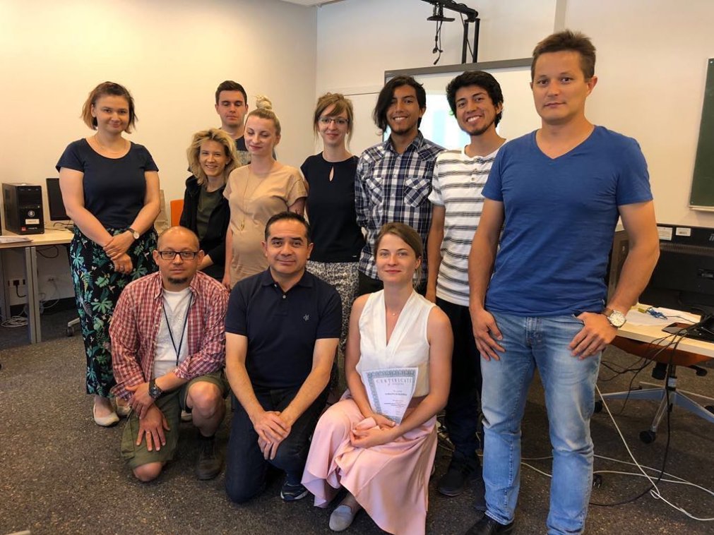 joshuamsalazr's tweet photo. [4/n] En verano de 2018, con @Jorge_SC_77 participamos en talleres de 'Nanociencia Computacional y DFT' en la Universidad de Gdańsk - Polonia. Éramos sólo estudiantes de física de pregrado... entre estudiantes de PhD de química. #SomosYachayTech #YachayEsCiencia #EstoEsYachayTech https://t.co/h6K8VFmyZf