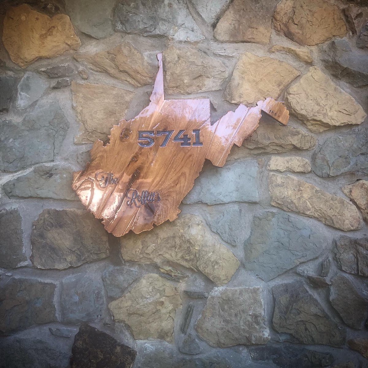 Country Roads
Take Me Home 🏠 🏔