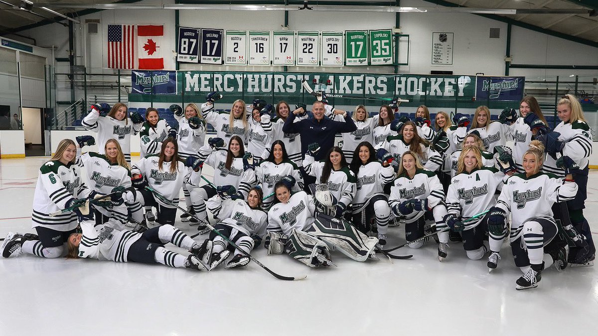 tylergtravis's tweet photo. Media day with @HurstWHockey - Always gotta have our annual flex picture!💪 https://t.co/XevZDirJ3v