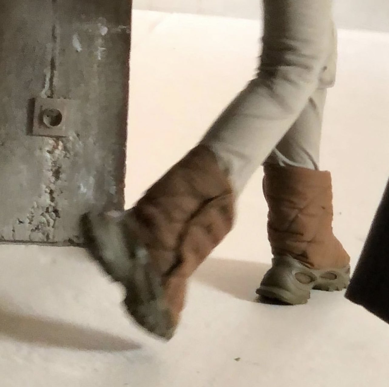 Yeezy season 8 slippers sale