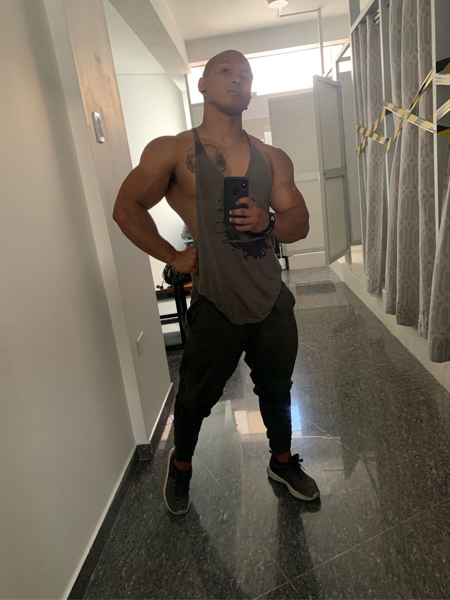 MuscleHotPeru's tweet photo. Quien quiere entrenar conmigo https://t.co/F3138jVhNU