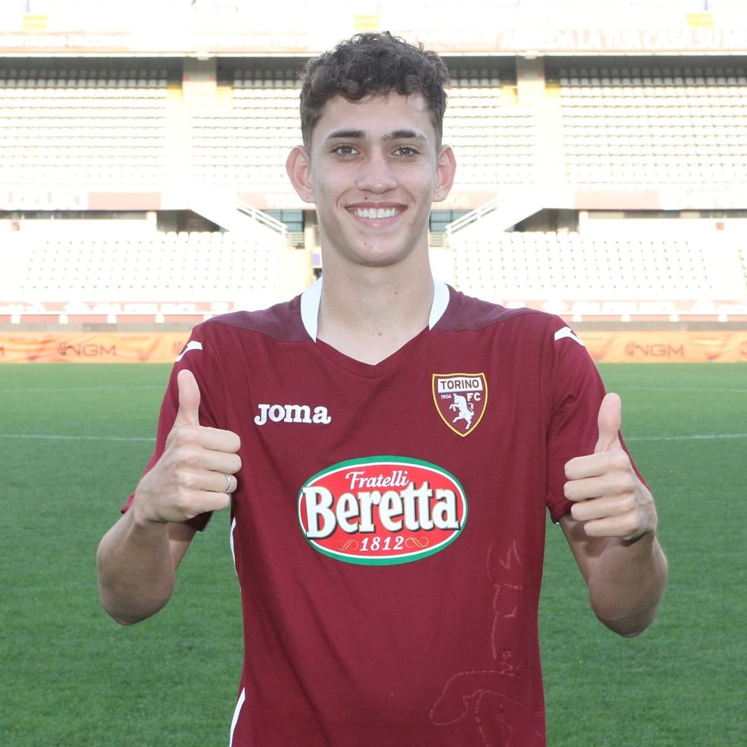 SportAgencyTeam's tweet photo. ✍✅🇮🇹Atacante Stênio é reforço do @TorinoFC_1906. Jovem de 18 anos segue pra Itália após trajetória na base do @Cruzeiro e 18 partidas pelo profissional.

Boa sorte e muito sucesso na nova trajetória! Agradecemos ao atleta e seus familiares pela confiança em nosso trabalho. 🙌💪 https://t.co/5VFxNq3uDg