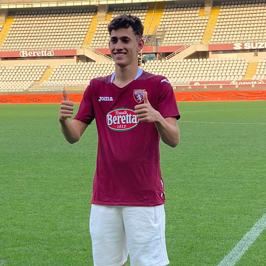 ✍✅🇮🇹Atacante Stênio é reforço do <a href="/TorinoFC_1906/">Torino Football Club</a>. Jovem de 18 anos segue pra Itália após trajetória na base do <a href="/Cruzeiro/">Cruzeiro 🦊</a> e 18 partidas pelo profissional.

Boa sorte e muito sucesso na nova trajetória! Agradecemos ao atleta e seus familiares pela confiança em nosso trabalho. 🙌💪