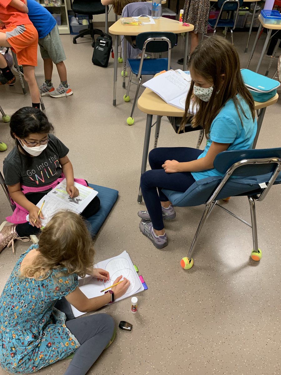 GhVoyager's tweet photo. Forget traditional note taking! Sketch notes are the new way to process information. Students in Mrs. Komen’s class are learning collaboratively during book clubs! @psd401 https://t.co/ooiJ7WJmDQ