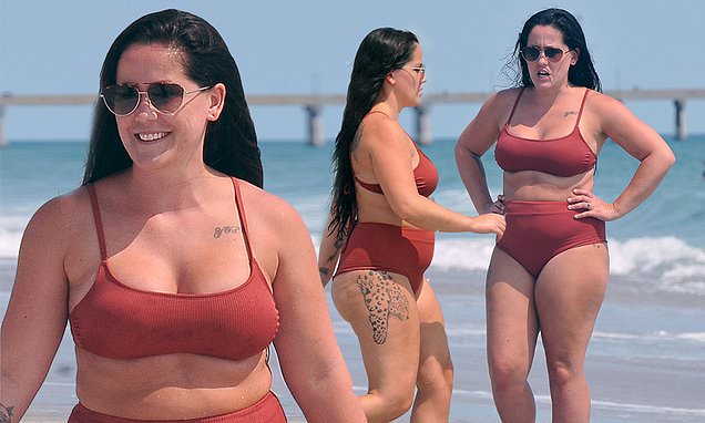 Jenelle Evans hits the beach in a rust-colored bikini on family holiday with husband David Eason in North Carolina https://t.co/Zdnog6K28S https://t.co/wgOInbpddT