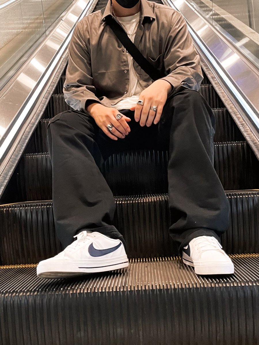iamGoldenHector's tweet photo. So how do get interactive with everyone on here? #fashion #LouisVuitton #nike #streetwear https://t.co/JEcSKHsXQx