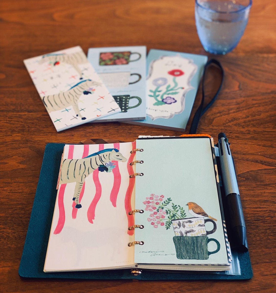 majojo_rich's tweet photo. 市販の一筆箋✉︎
ナローサイズのシステム手帳にいい感じで収まります❤︎✴︎
・
#plotter
#plotterlove
#プロッター
#プロッターナローサイズ https://t.co/frM7Gwygzf