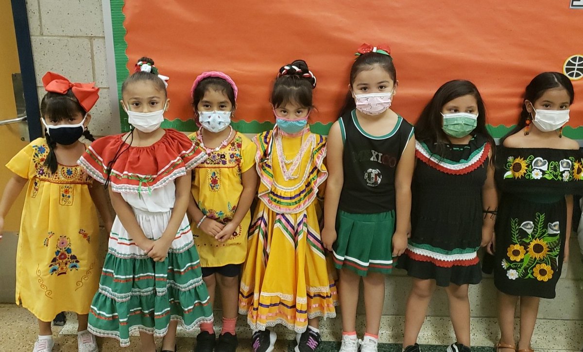 OrozcoAcademy's tweet image. Our hallways and classrooms were filled with such vibrant colors today as we celebrated Mexican independence day. ¡Viva Mexico!