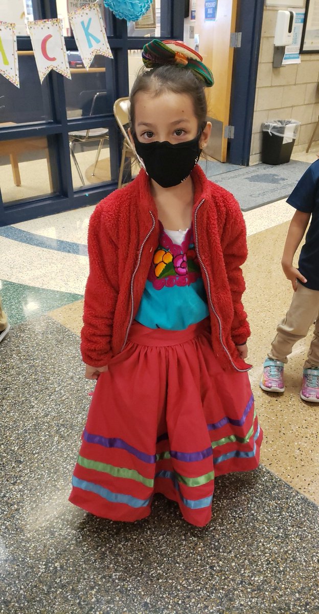 OrozcoAcademy's tweet image. Our hallways and classrooms were filled with such vibrant colors today as we celebrated Mexican independence day. ¡Viva Mexico!