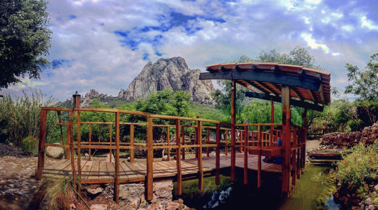 miroslavabrenda's tweet photo. Si te gusta el #EcoTurismo, la zona protegida de Chichidó te impactará. En ella podrás encontrar pinturas rupestres, manantiales, una gran variedad de aves y, sobre todo, una cueva donde el eco se repite siete veces 🏞️

📸 Chichidó (fuente: https://t.co/jKTgBDrOpY) https://t.co/Am2Y8kGlCc