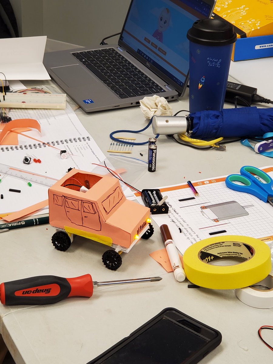 DirectorBake's tweet photo. Day 4 WBIB we built Electronic Automobiles and worked on Coding!! #45ctc https://t.co/wynrmveJRS