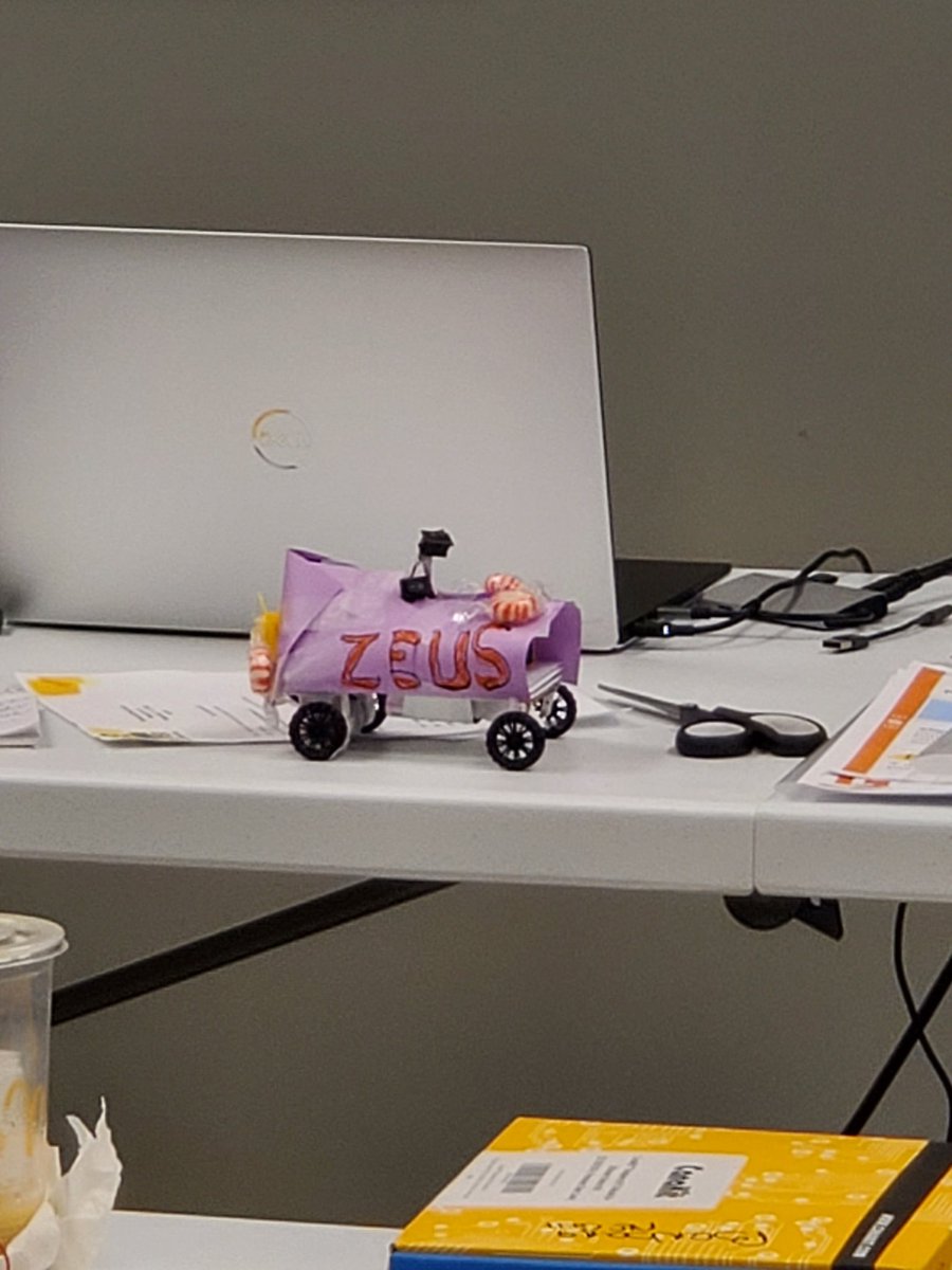 DirectorBake's tweet photo. Day 4 WBIB we built Electronic Automobiles and worked on Coding!! #45ctc https://t.co/wynrmveJRS