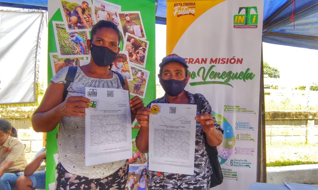 Desde Barlovento, edo. Miranda,  en compañía de <a href="/Corpocacaovzla/">Corpocacaovzla</a> iniciamos el Plan Nacional de Adjudicación de Tierras a los productores y productoras de cacao del país. En el marco de las ferias agroproductivas ideadas por <a href="/indervenezuela/">INDER</a>, seguimos avanzando en unidad perfecta.