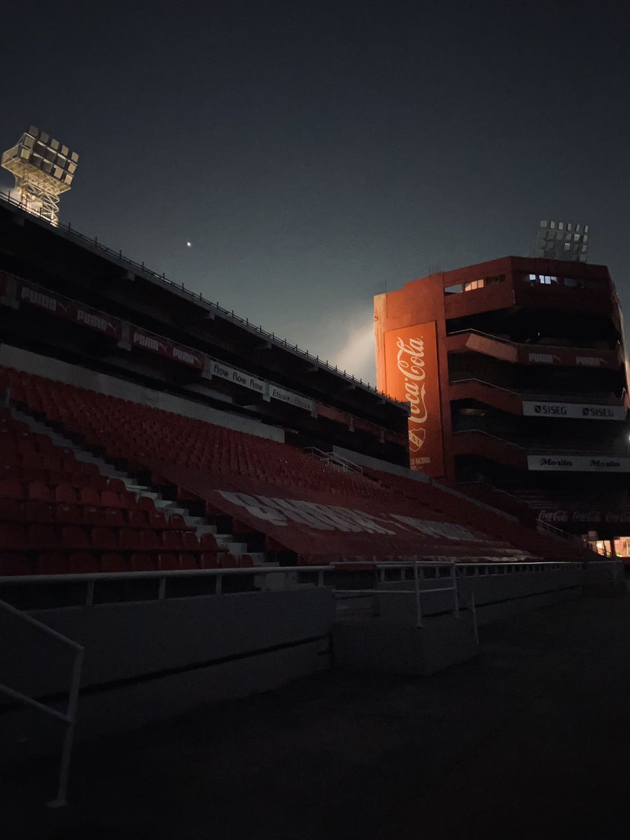 Independiente's tweet photo. A toda hora 😍

Va para fondo de pantalla nuevo, por supuesto.

#TodoRojo 🔴 https://t.co/6JelUFKTyY