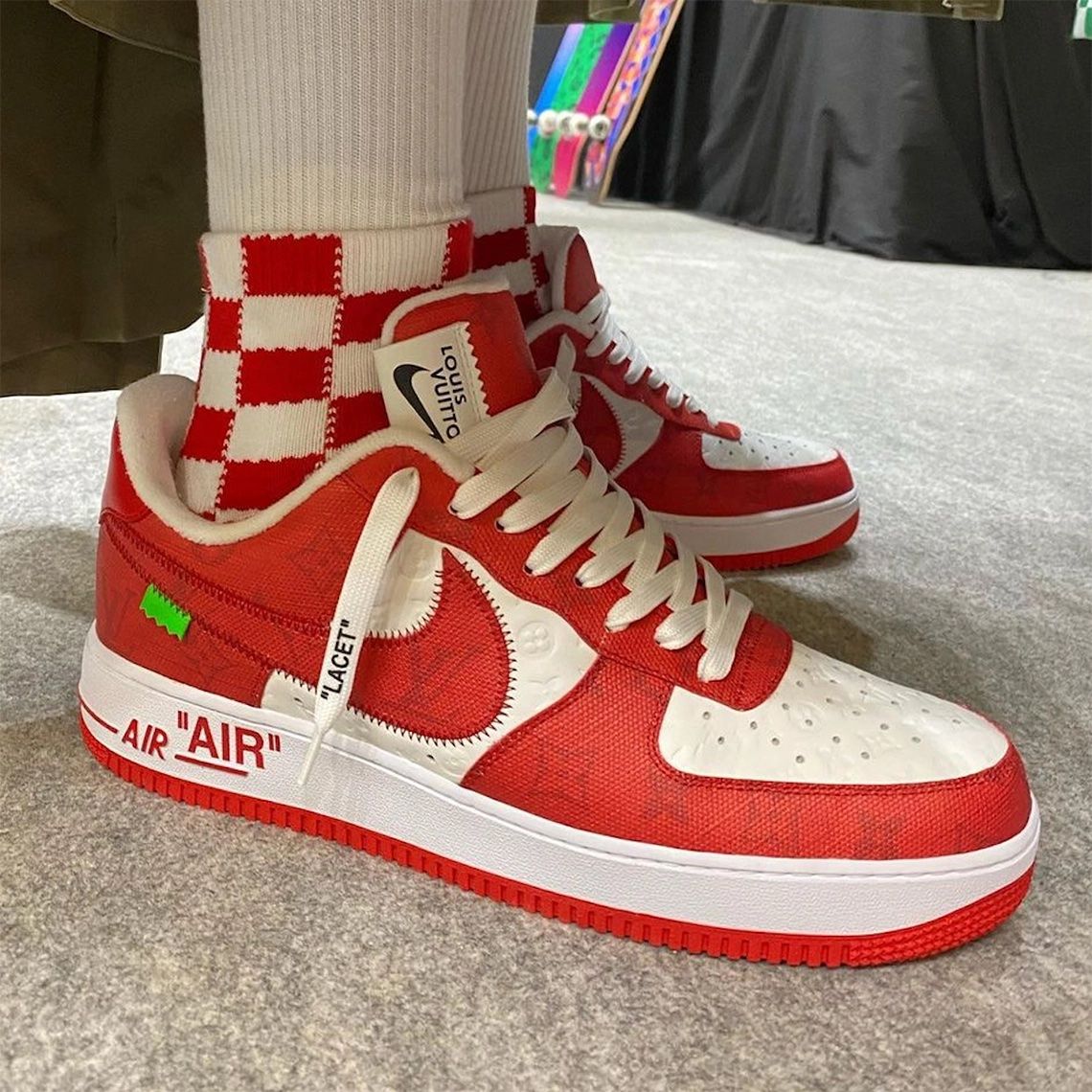 Sneaker News tweet media