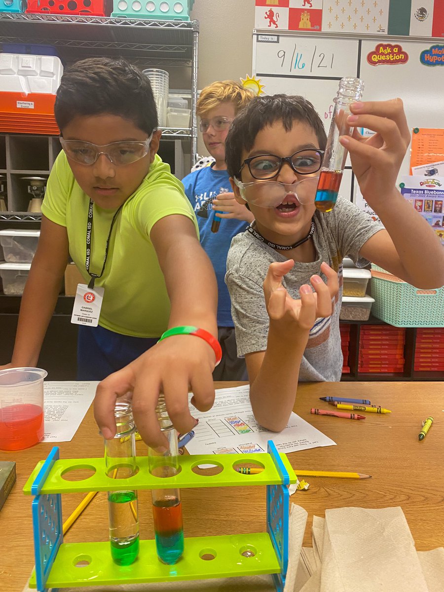 KZschappel's tweet image. 4th graders at HLES gave a big thumbs up to exploring liquid density today. 👍🏻 🧪 
#scienceisfun
#thisismywhy

@amandaschumann 
@DeWittKristal 
@