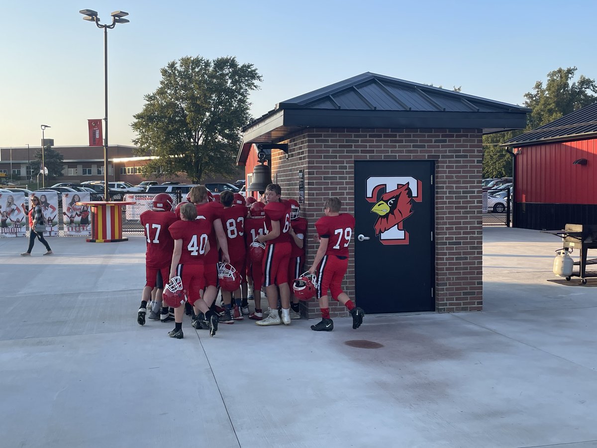 TriadCardinals's tweet photo. Triad: 32
Greenon:12

Triad MS get the W! #Ringthe🔔 https://t.co/OUZ3rKsKXx