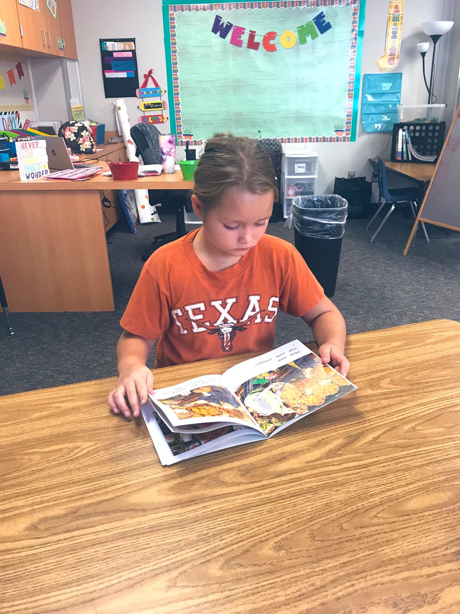 mrs_lizgarza's tweet photo. It’s been a fun week learning about characters, retelling/analyzing stories & dressing up for digital citizenship week! 🔎 #RESmagic @TISDRES @TomballISD #readers @FountasPinnell https://t.co/17yaHRZvqT
