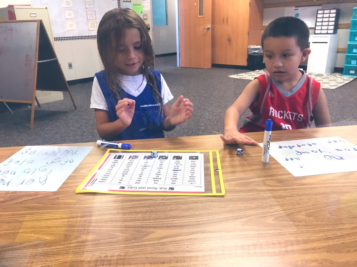 mrs_lizgarza's tweet photo. It’s been a fun week learning about characters, retelling/analyzing stories & dressing up for digital citizenship week! 🔎 #RESmagic @TISDRES @TomballISD #readers @FountasPinnell https://t.co/17yaHRZvqT