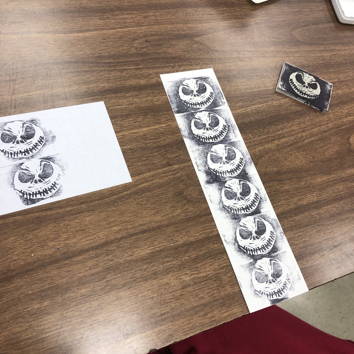tjhsart's tweet photo. For this printmaking project, students print their stamp 6 times. They can then choose ANY art materials and techniques to color over their stamped print. We are BEYOND thrilled with these results. Oh, by the way, these stamps are ONLY 2” x 3”!!! #talentedkids #printmaking https://t.co/7BGzOug8zH