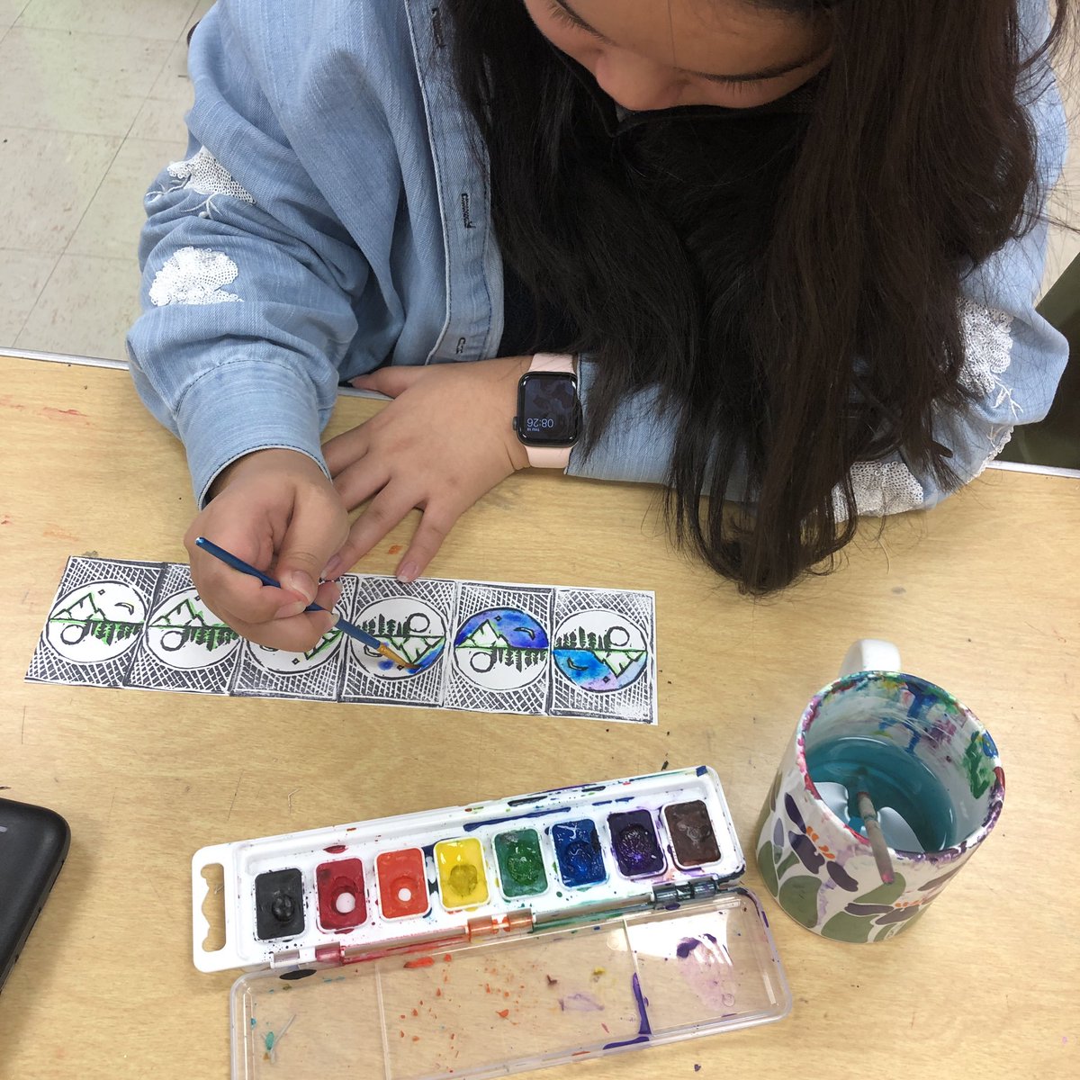 tjhsart's tweet photo. For this printmaking project, students print their stamp 6 times. They can then choose ANY art materials and techniques to color over their stamped print. We are BEYOND thrilled with these results. Oh, by the way, these stamps are ONLY 2” x 3”!!! #talentedkids #printmaking https://t.co/7BGzOug8zH