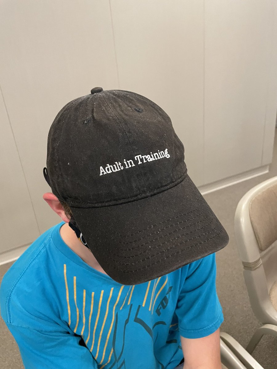 DrJEdPsych's tweet photo. New favorite accessory ever worn by a student. #emergingadultsrock #uwmedpsych https://t.co/hQOHy6h79r