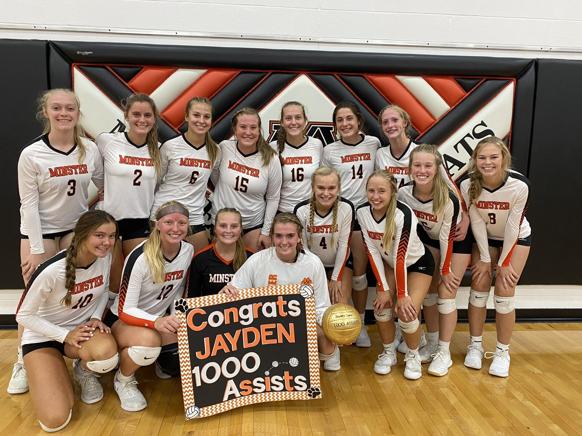 Congrats to our Senior setter, Jayden Clune, who reached a career milestone tonight with her 1,000th assist!  So proud of the player she has become. Loved the way her teammates reacted for her!