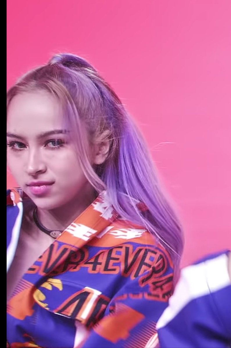 vxninety4's tweet photo. ไอจะขยี้ยูให้แหลกขึ ~
#Hannah4EVE #4EVERperformance #4EVE https://t.co/QfUJRQVpOp