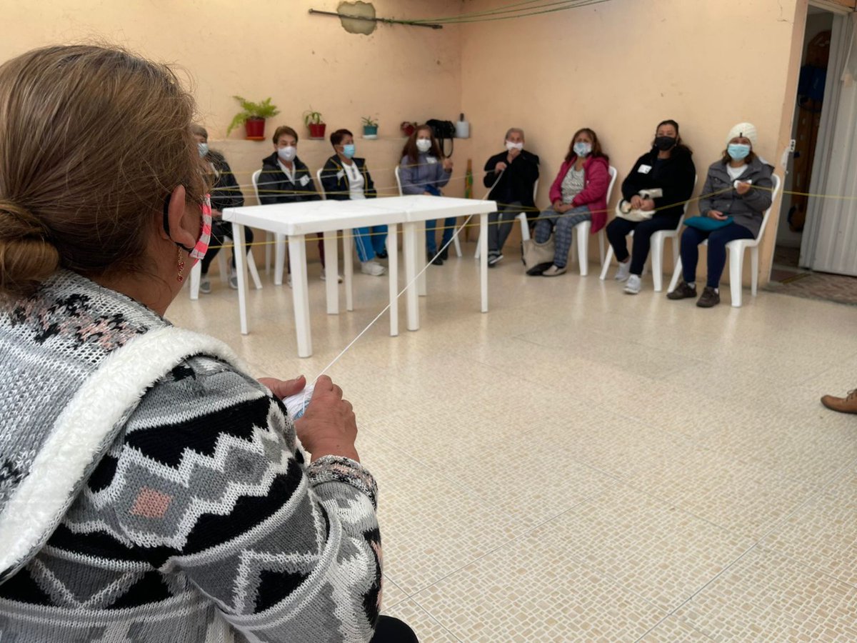 secredistmujer's tweet photo. 5️⃣En #CIOMTunjuelito se llevó a cabo la conmemoración del #MesMayor, a través del taller “Arte-terapia y cuidado de las mujeres mayores”, actividad que fue articulada con @integracionbta y @BogotaParticipa https://t.co/LUL7n0Uv08