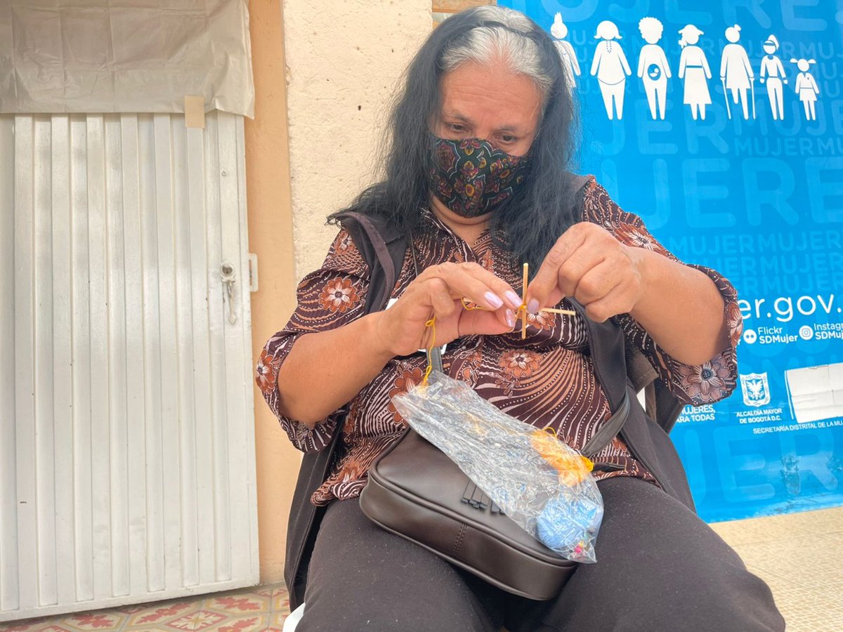 secredistmujer's tweet photo. 5️⃣En #CIOMTunjuelito se llevó a cabo la conmemoración del #MesMayor, a través del taller “Arte-terapia y cuidado de las mujeres mayores”, actividad que fue articulada con @integracionbta y @BogotaParticipa https://t.co/LUL7n0Uv08