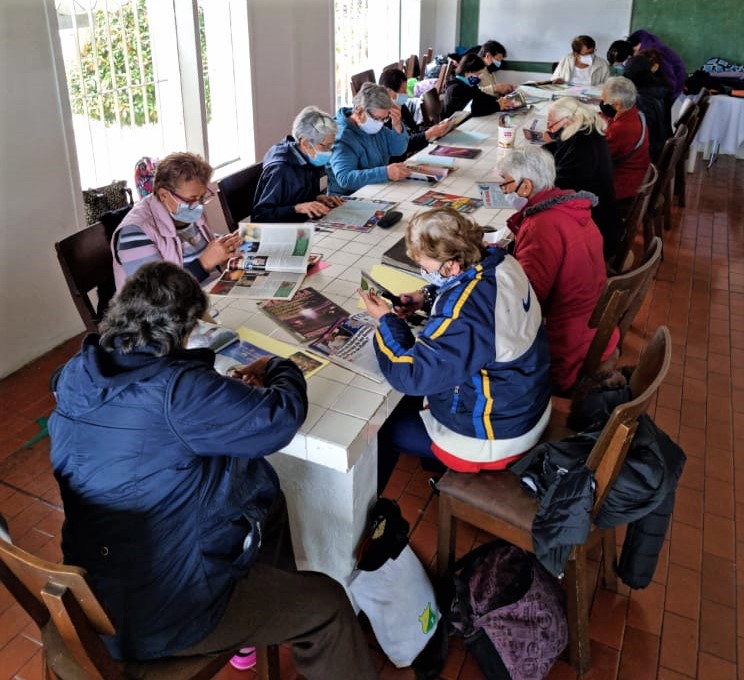 secredistmujer's tweet photo. 6️⃣#CIOMUsaquén realizó un encuentro psicosocial con adultas mayores de la Fundación Jeymar en el barrio Verbenal, con el fin de reconocer la importancia del autocuidado en el marco #MesMayor. https://t.co/ownZ3aV2W9