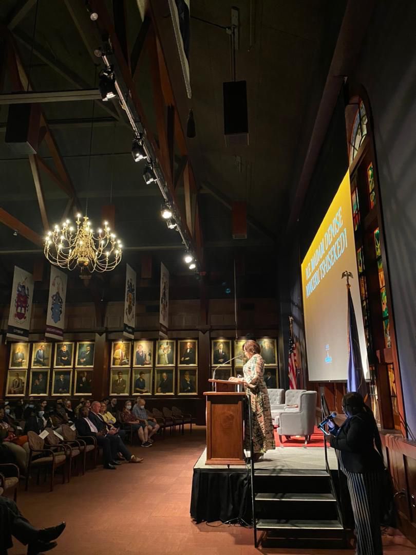 En direct des USA, la très distinguée première dame, maman @DeniseNyakeru a été l’invitée spéciale de la conférence APEX à la prestigieuse université @SUUtbirds.
L’une des universités partenaire du programme #EXCELLENTIA 

#FiertéNationale